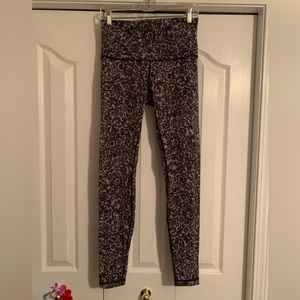 Lululemon- Leggings - Size:10 - Lightly Worn